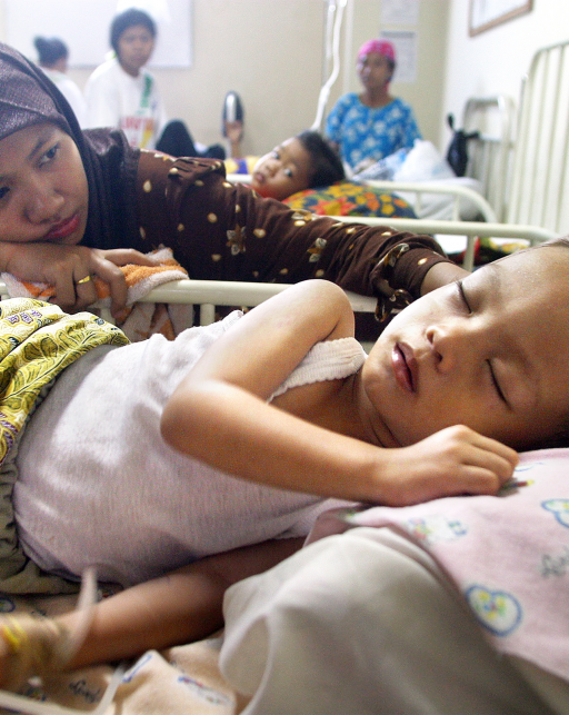 enfant hospitalisé pour la fièvre jaune, Indonésie