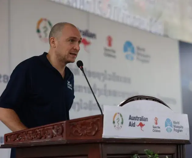 Luke Ebbs, directeur national de Save the Children au Laos. 