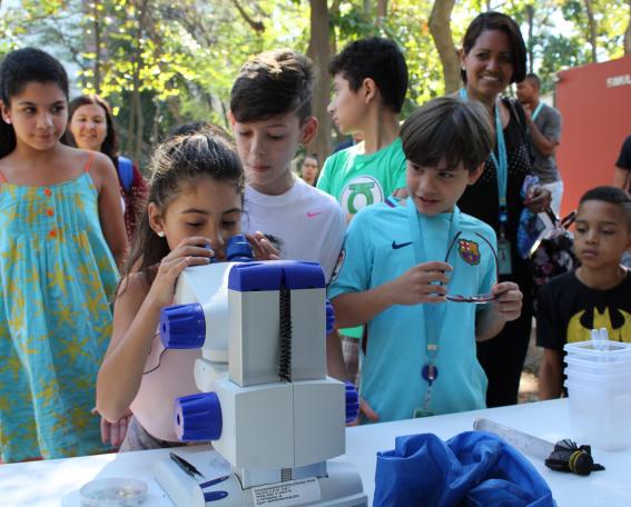 Brésil_Le personnel du PGF mène des activités d'engagement communautaire dans les écoles de Rio de Janeiro_