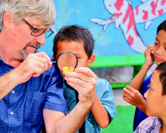 Scott et ses enfants à Yogyakarta