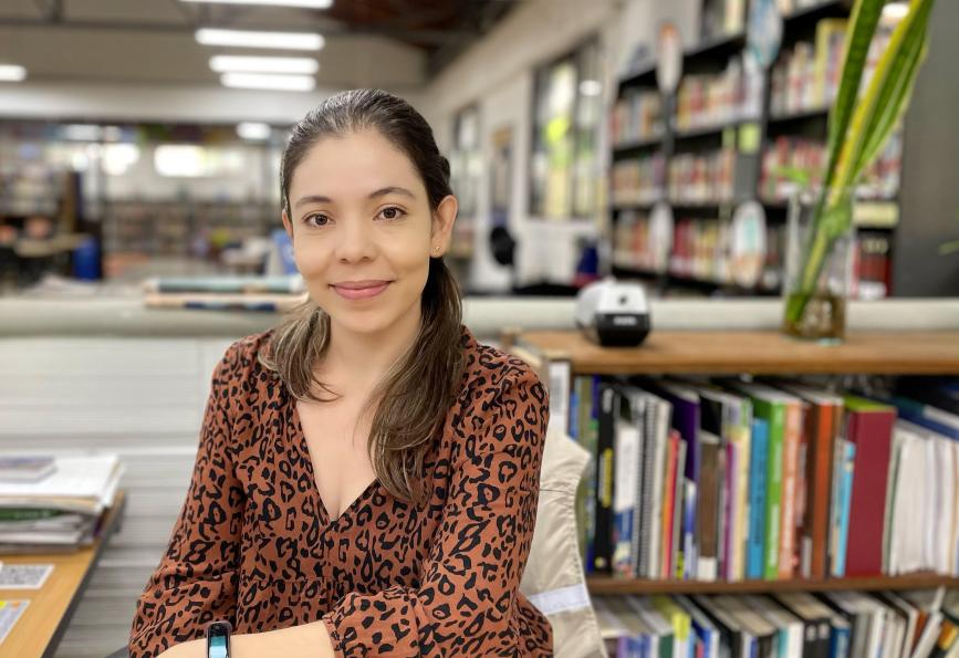  Sandra Valencia, responsable des services à la bibliothèque de Santa Cruz